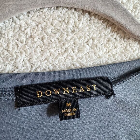 Downeast T shirt Womens size Medium V Neck Gray layering Tee Essential light - Picture 11 of 12